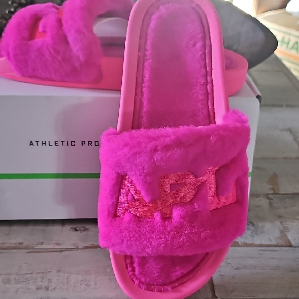 APL Shearling Slides – Hot Pink – Women’s Size 7 – Plush Luxury Sandals - Picture 4 of 4
